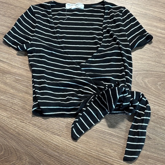 Urban Outfitters Black and White Striped Crop Top - Picture 2 of 4